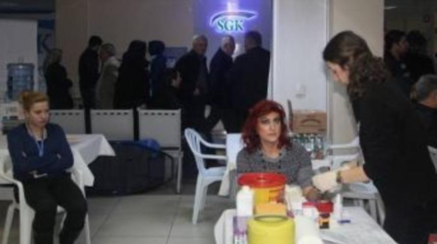 Sgk &Ccedil;alışanlarından Kan Bağışı Kampanyasına Destek