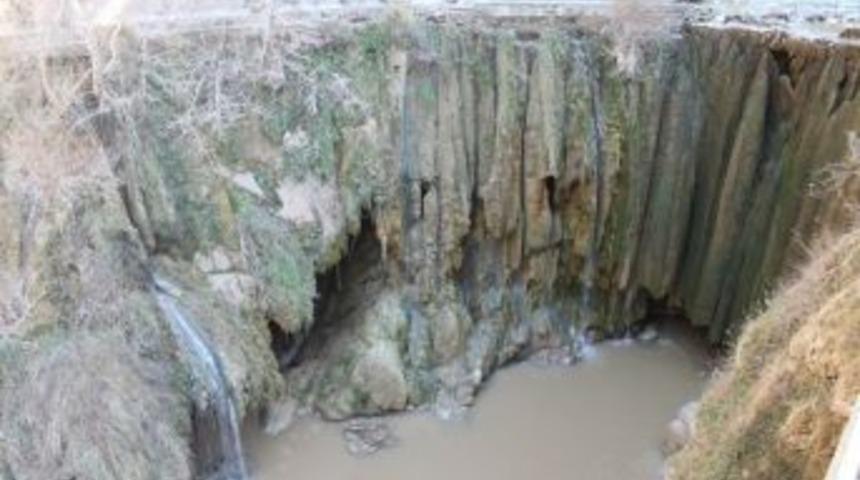 Doğa Harikası Şelale Kurudu