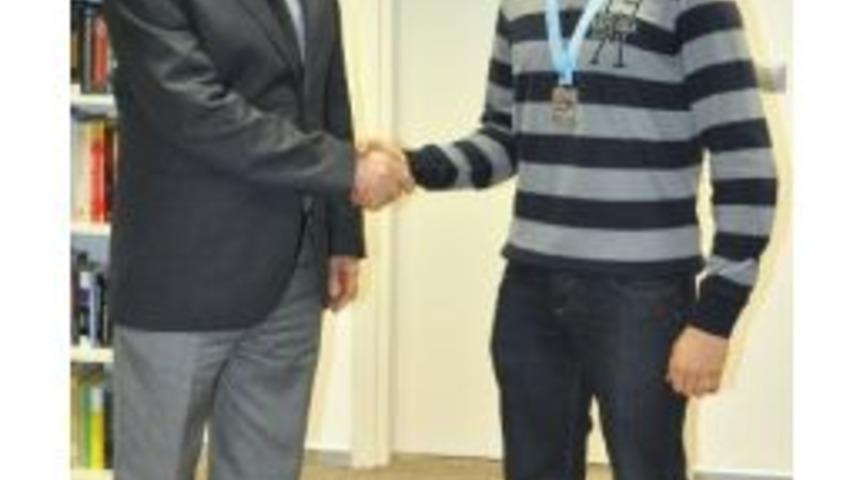 Geleceğin Diplomatı Y&uuml;zmede T&uuml;rkiye 2'incisi Oldu