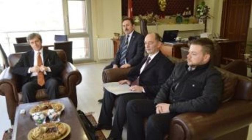 Fenerbah&ccedil;eli Y&ouml;neticilerden Vali Ahmet &Ccedil;ınar&rsquo;a Ziyaret