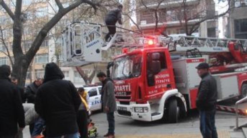 (&ouml;zel Haber) Beşinci Kattan Atlayan Hırsız Ka&ccedil;maya Devam Etti