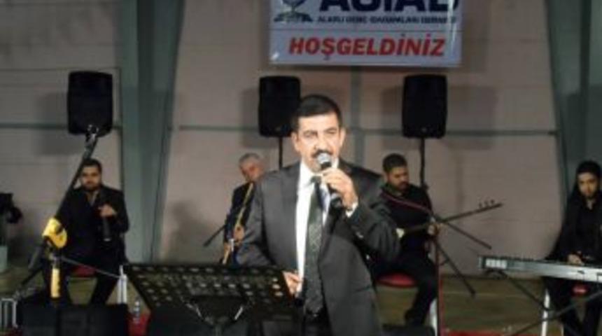Reşit Muhtar Alaplı'da konser verdi