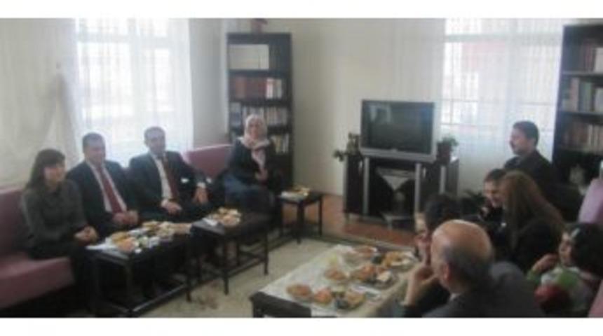 Kaymakam Vekili Hamit Gen&ccedil;, Paland&ouml;ken &Ccedil;ocuk Evini Ziyaret Etti