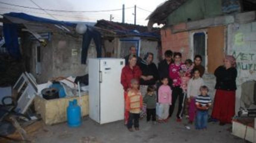 Evi Yanan 13 Kişilik Aile K&ouml;m&uuml;rl&uuml;kte Kalıyor