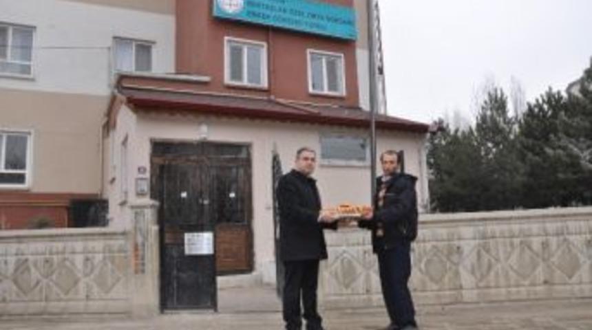 Mhp Sorgun Belediye Başkan Adayı Ergin G&uuml;l, Bin Adet Kandil Simiti Dağıttı