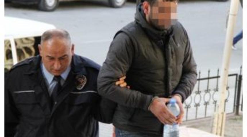 Silahla Yakalanan Gence Adli Kontrol