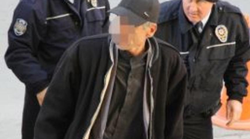 Okey Oynarken Kafasına Istaka İle Vuranı Bı&ccedil;akladı