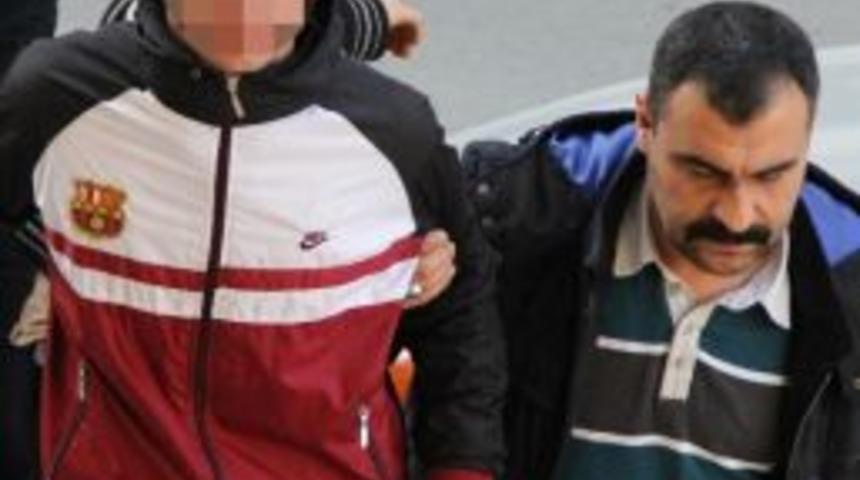 Tartıştığı Arkadaşını Bı&ccedil;akladı