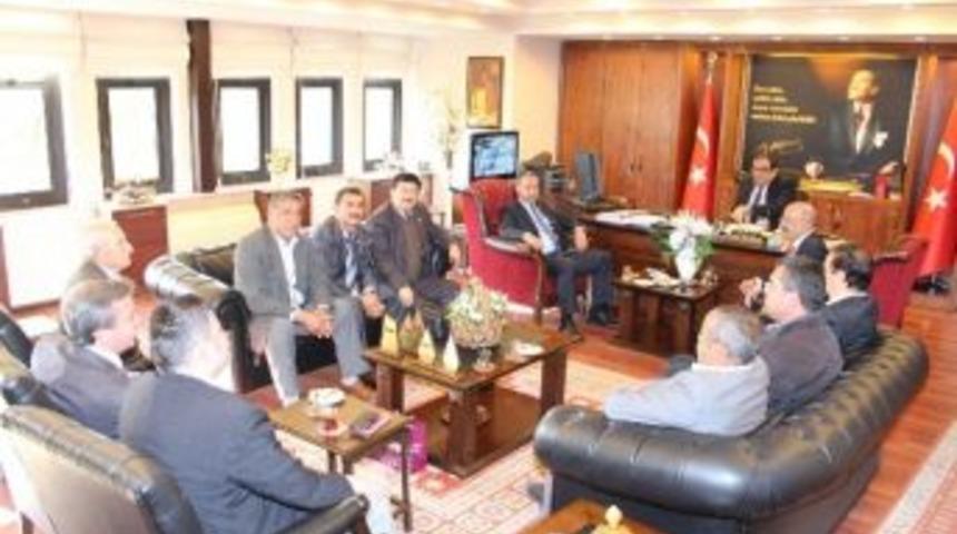 K&ouml;ylere Hizmet G&ouml;t&uuml;rme Birliğine Teşekk&uuml;r Plaketi