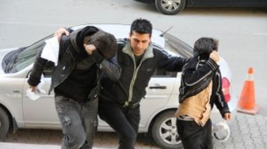 Girdikleri Aracın İ&ccedil;inde Uyuya Kalınca Yakalandılar