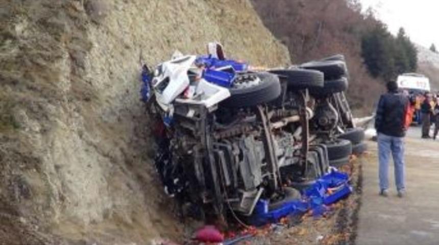 Afyonkarahisar&rsquo;da Trafik Kazası: 2 &Ouml;l&uuml;