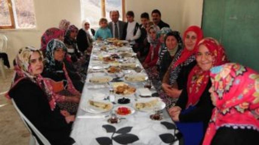 Başkan Burma Ayvalı K&ouml;y&uuml;n&uuml; Ziyaret Etti