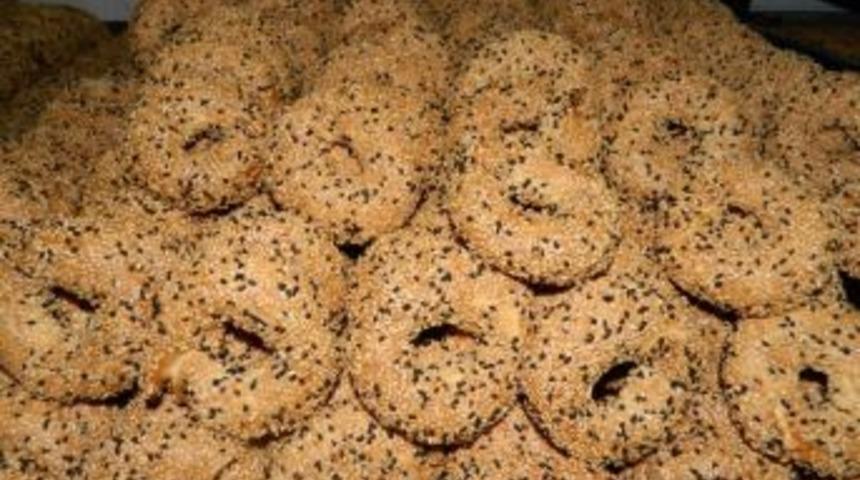 Mevlit Kandili'nde Vatandaşlar Simit&ccedil;ilere Akın Etti