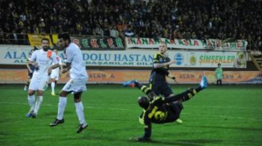 Fenerbah&ccedil;e, Hazırlık Ma&ccedil;ında Alanyaspor'a 2-1 Mağlup Oldu