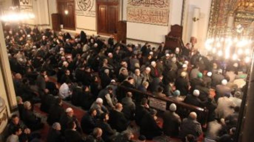 Mevlid Kandili&rsquo;nde Bursa'da Camiler Doldu Taştı