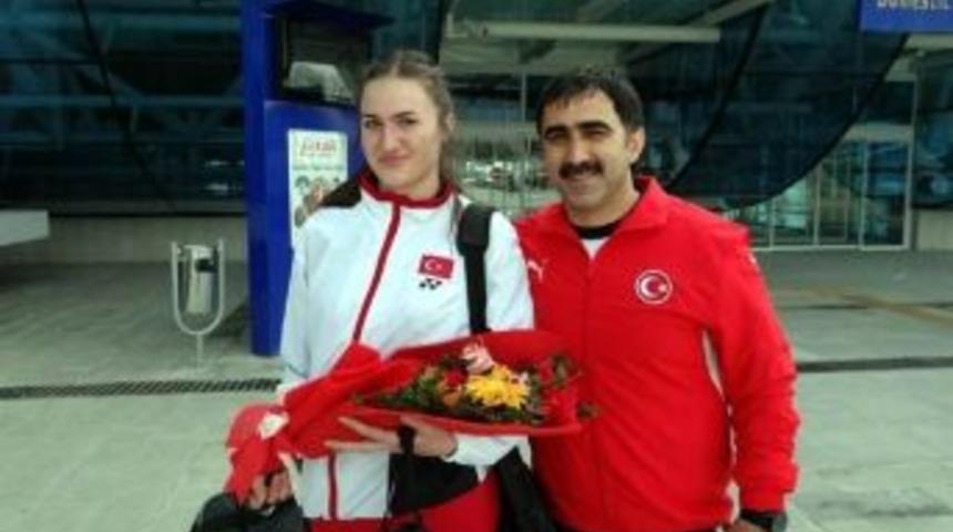 &Ouml;zge Toyran Badminton B&uuml;y&uuml;kler Milli Takımı&rsquo;na Se&ccedil;ildi
