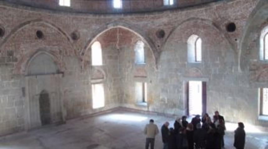 K&uuml;lt&uuml;r Ve Turizm Bakanlığı Şairlere İlham Veren Camiyi Yeniliyor