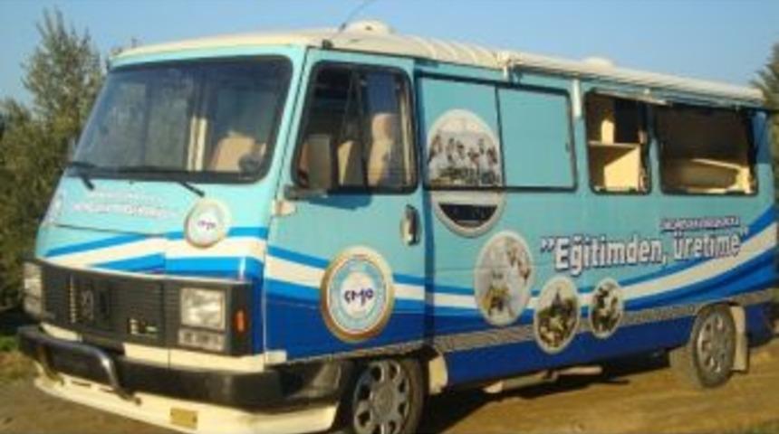 Ad&uuml;&rsquo;l&uuml; &Ouml;ğrenciler &Uuml;r&uuml;nlerini Tanıtım Aracıyla Beğeniye Sunuyor