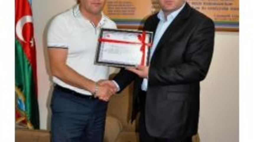 Asimder'den Azerbaycan Diasporasına Teşekk&uuml;r Belgesi