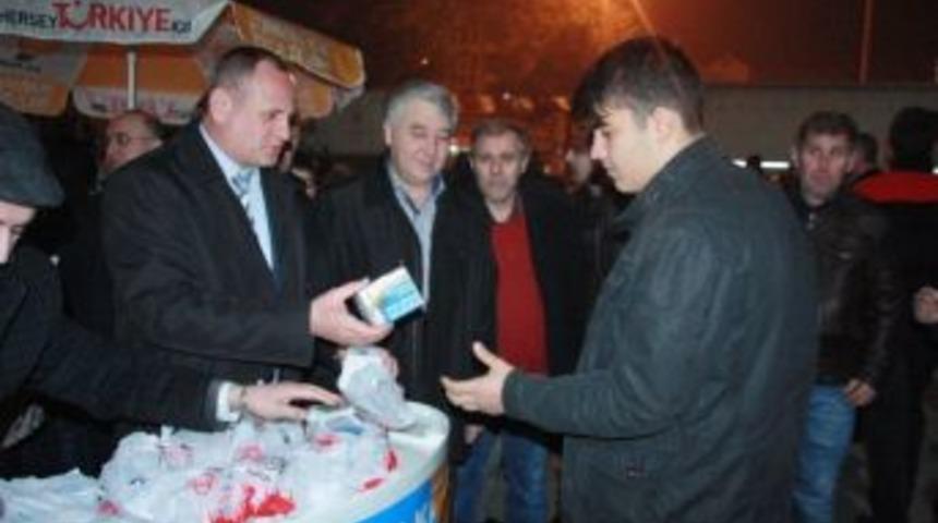 Başkan Adayı Lokma Dağıttı