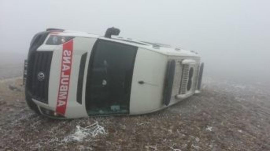 Çorum'da Ambulans Kaza Yaptı: 2 Yaralı