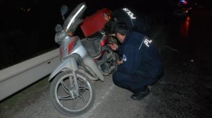&Ouml;n&uuml;nde Giden Motosiklete &Ccedil;arptı