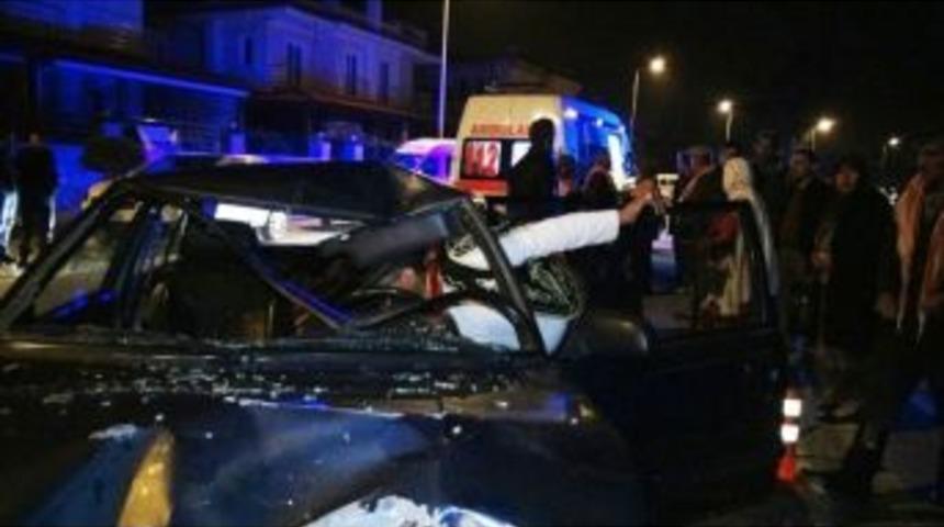 Motosiklet Otomobille &Ccedil;arpıştı: 3 Yaralı