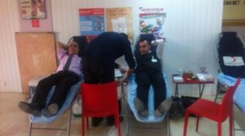 Hastane Personelinden Kan Kampanyasına Destek