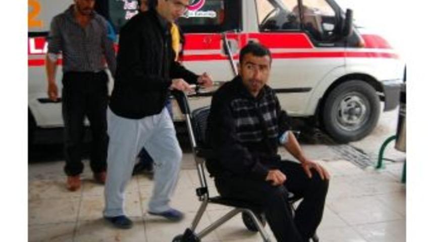 D&uuml;ğ&uuml;n Yolunda Kaza: 3 Yaralı