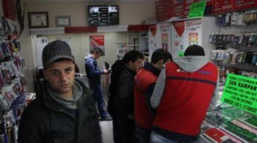 Kredi Kartlarına Sınırlama &Ouml;ncesi Satışlar Yoğunlukta