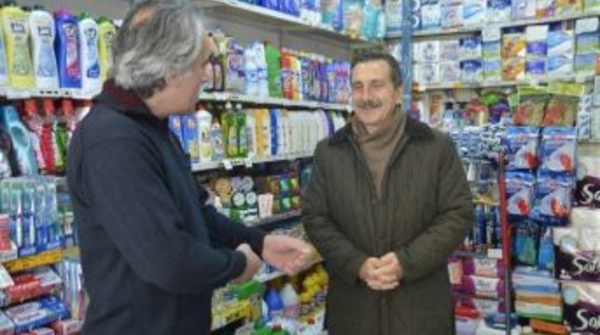 Başkan Ata&ccedil; Sakarya Caddesi&rsquo;nde Esnafı Gezdi