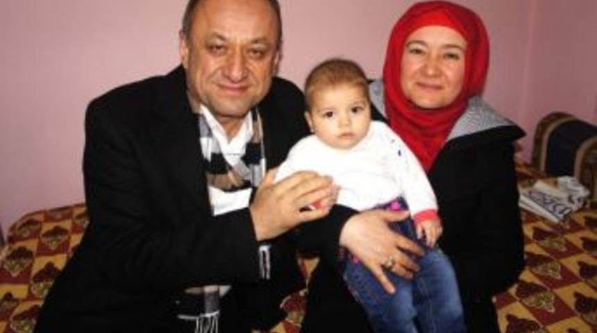 Tahsin Babaş, Vatandaşlara Kandil Simidi Dağıttı