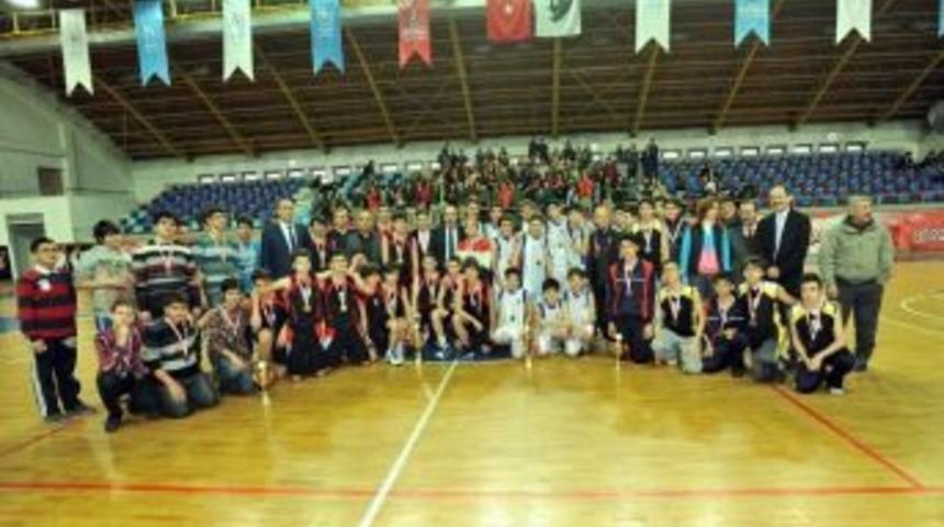 Basketbol Yıldız Erkekler İl Birinciliği Sona Erdi