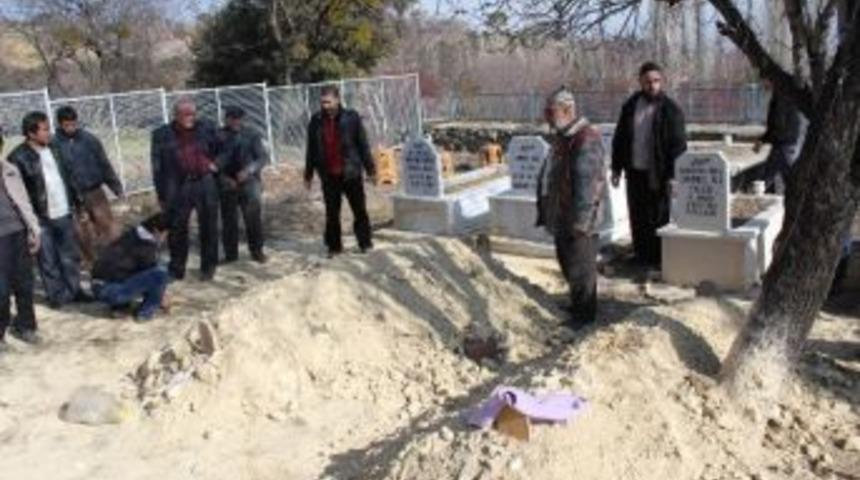 Kaza Kurbanları Toprağa Verildi