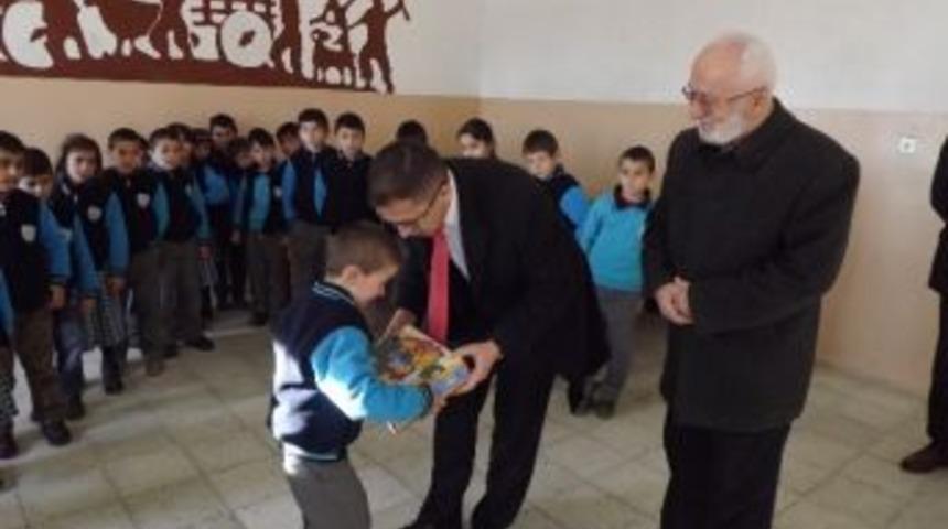 Kimse Yok Mu Derneği'nden &Ouml;ğrencilere Yardım