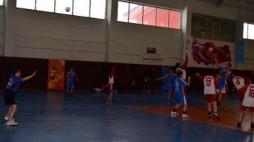 Yıldızlar Hentbol İl Birinciliği Başladı
