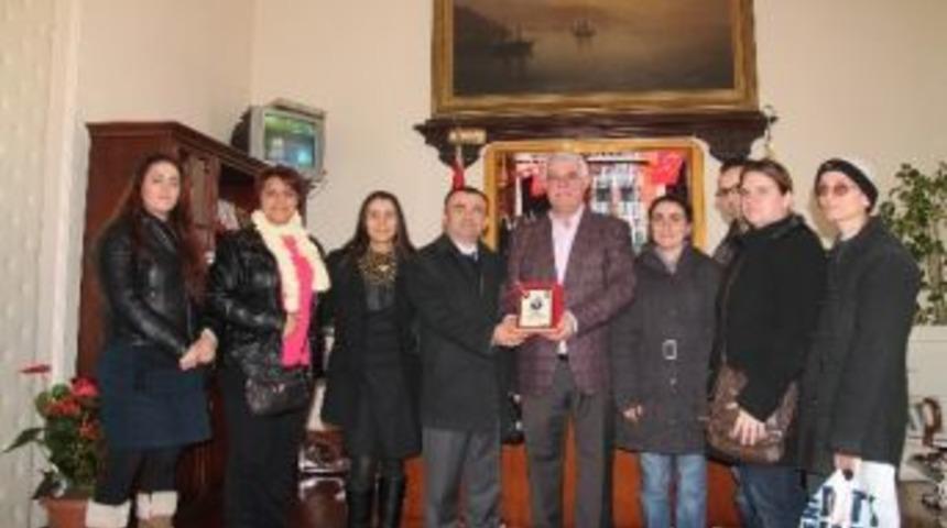 Yusuf Hoca İlkokulu Aile Birliği'nden Başkan Sedef&ccedil;i'ye Plaket