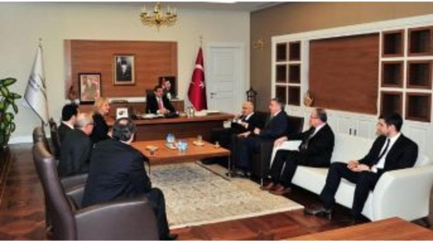 Bakan G&uuml;ll&uuml;ce&rsquo;ye To&ccedil;oğlu&rsquo;ndan Ziyaret