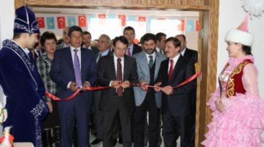 Erzincan &Uuml;niversitesi&rsquo;nde Kazak Dili Ve K&uuml;lt&uuml;r&uuml; Merkezi A&ccedil;ıldı