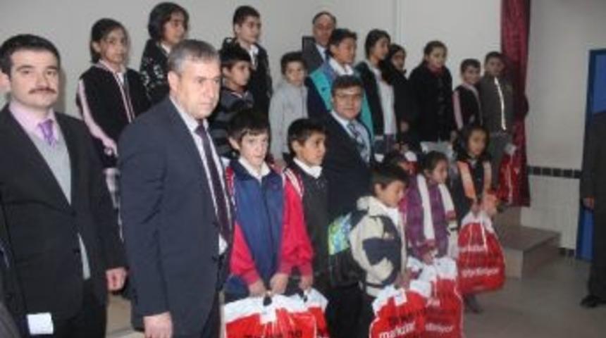 Beyşehir&rsquo;de &Ouml;ğrencilere Giyim Malzemesi Yardımı