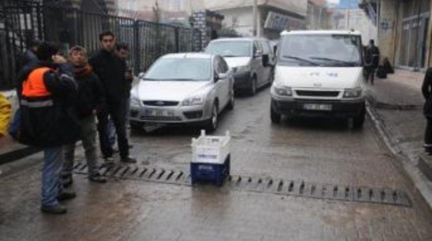 Caddelere Konulan Demir Kapan S&uuml;r&uuml;c&uuml;leri Mağdur Etti