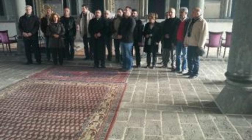 Tarihi Surp Giragos Kilisesi'nde Ayin T&ouml;reni