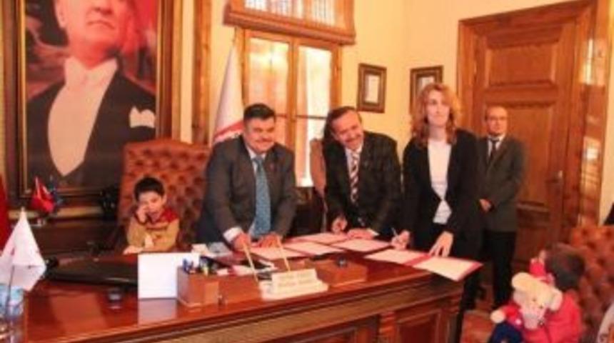 Bilecik&rsquo;te &lsquo;bir Oyuncak Bin Umut Projesi&rsquo;nin Protokol&uuml; İmzalandı
