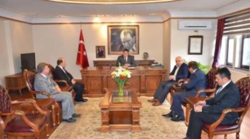 Vali K&uuml;&ccedil;&uuml;k Tso Ve Esnaf Odası Temsilcileriyle Bir Araya Geldi