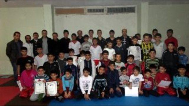 Kung-fu Eğitimini Tamamlayan Öğrencilere Sertifika Verildi