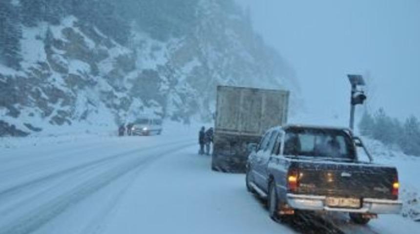 Zigana Dağında Kar Ve Sis Ulaşımı Engelliyor