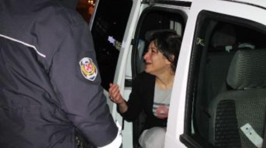 Ehliyetine El Konulan Kadın S&uuml;r&uuml;c&uuml; Polise Zor Anlar Yaşattı