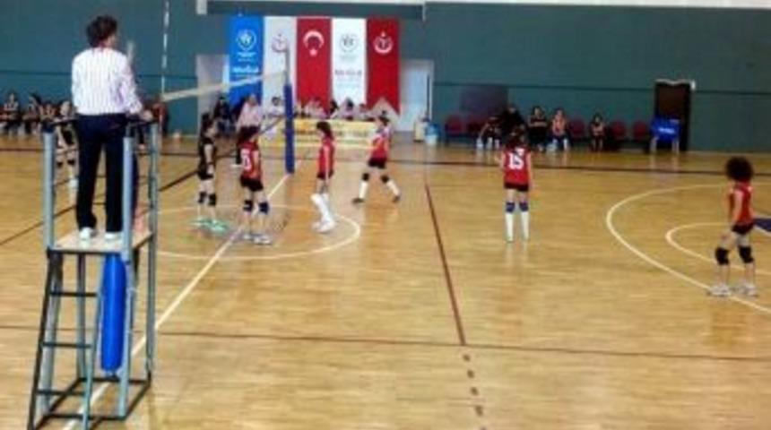 Gen&ccedil;ler Voleybol Ma&ccedil;ları Start Alıyor