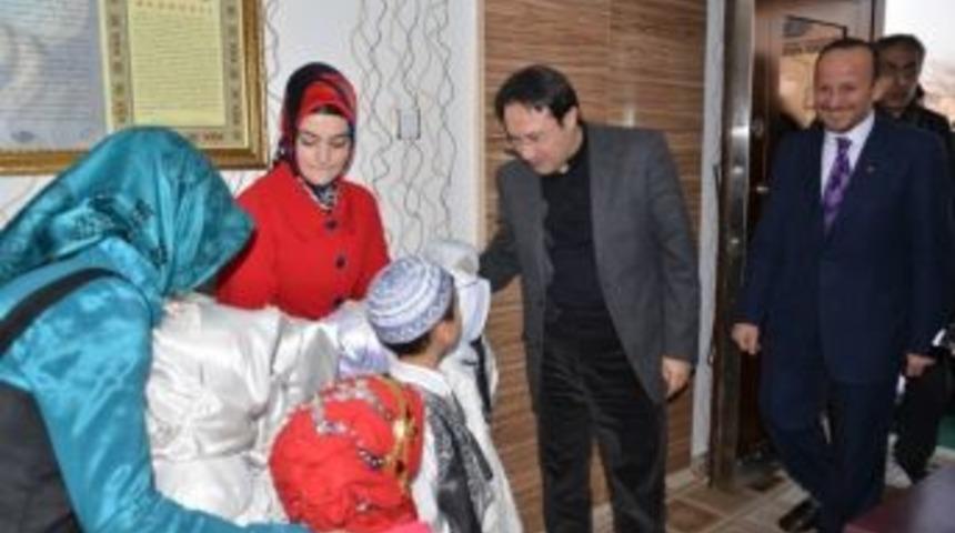 Erzincan&rsquo;da Afgan Ve Suriyeli İhtiya&ccedil; Sahibi &Ccedil;ocuklara Destek İ&ccedil;in Program D&uuml;zenlendi