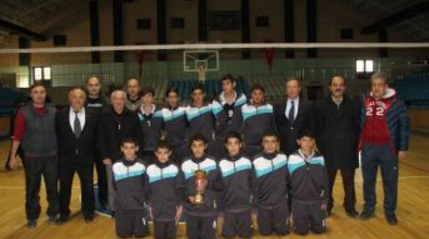 Yıldız Erkekler Voleybol&rsquo;da Şampiyon 13 Şubat Ortaokulu